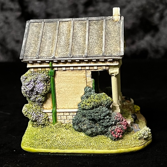 Lilliput Lane | The Pigsty | Collectors' Club - Picture 11 of 15